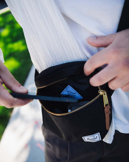 Settlement Hip Pack
