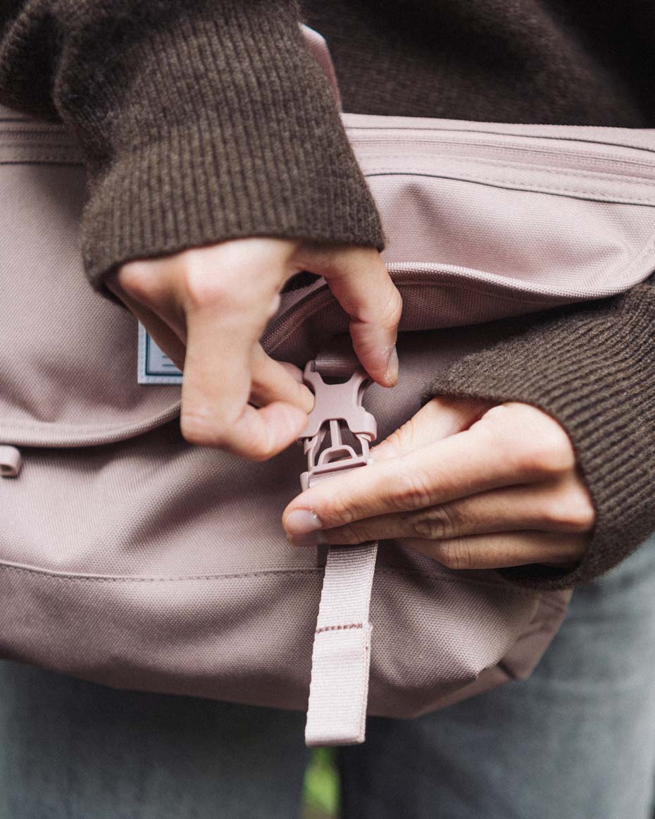Cove Messenger Small