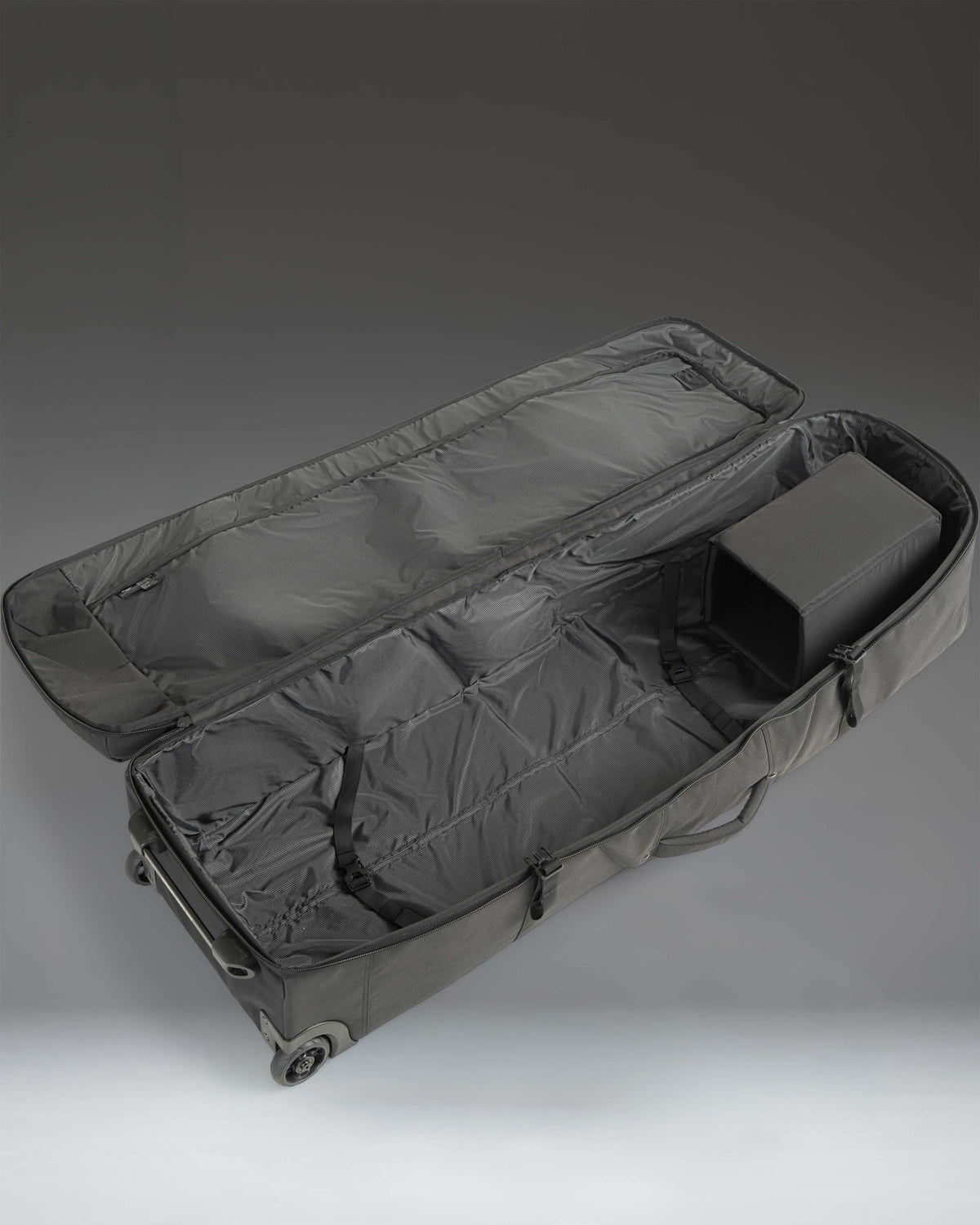 Herschel Heritage™ Golf Travel Wheelie Bag